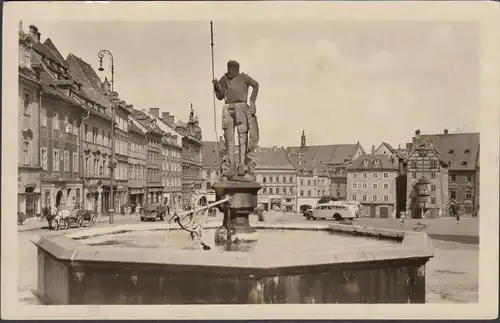 AK Cheb Eger Marktplatz Brunnen, gelaufen 1951