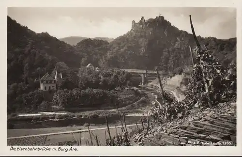 AK Die Eisenbahnbrücke mit Burg Are, ungelaufen