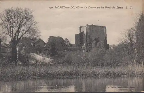 CPA Moret-sur-Loing Le Donjon vu des Bords du Loing, non circulé