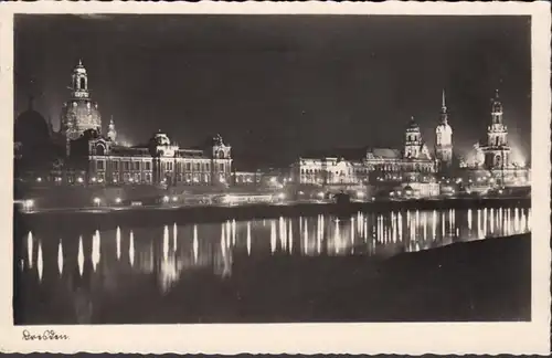 Vue de la ville de Dresde la nuit, couru en 1939