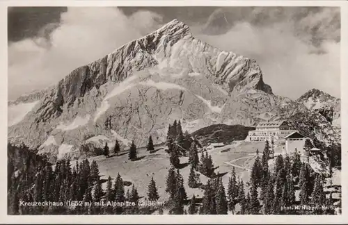 Maison de coin croisé avec pointe d'alpage, incurvée