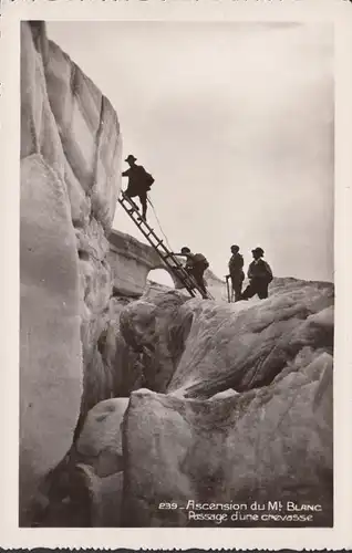 CPA Ascension du Mont Blanc Passage d'une crevasse, non circulé