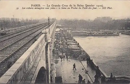 CPA Paris La Grande Crue Les ordres ménagéres sont ceux à la Seine au Viaduc du Pont-du-Jour, non circulaire