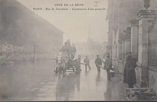 CPA Crue de la Seine Paris Rue du Chevaleret Construction d'une passerelle, non circulé