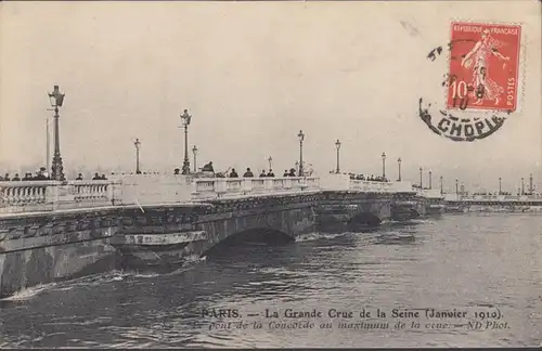 CPA Crue de la Seine Paris Le Pont de La Concorde au maximum de celle-ci, circulé 1910