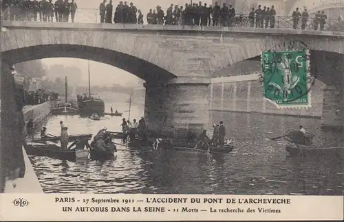 CPA Paris L'Accord du Pont de L 'Archevenche et Autobus dans la Seine, circulé