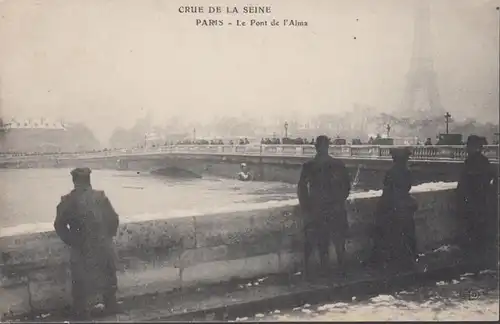 CPA Crue de la Seine Paris Le Pont de l'Alma, non circulaire