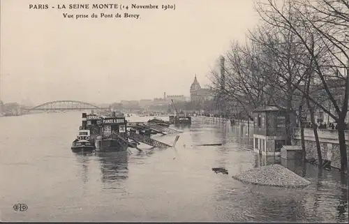 Paris Le Seine Monte Vue pris du Pont de Bercy, non circulé