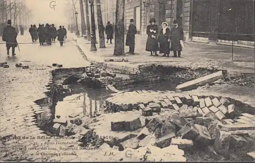 Paris Crue de la Seine Boulevard Haussmann, non circulé