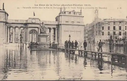 Crue de la Seine Paris Fasserelle etablie dans la Rue de Bourgogne, Bouillon Restaurant, non circulé