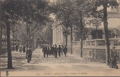 Vichy Allee du Parc a l'entree du Casino, non circulé