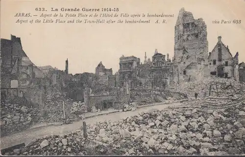 CPA Arras, Aspect de la Place et l'Hôtel de Ville, non circulaire