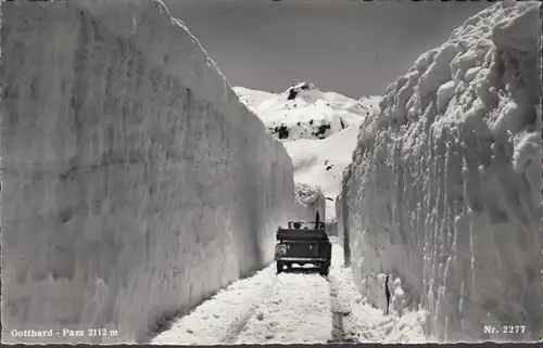 Bern, Gotthard Pass, Auto durchfährt Schneewand, ungelaufen