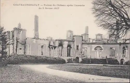 CPA Château-Renault, Ruines du Château après l'incendie du 5 février 1907, non circulé