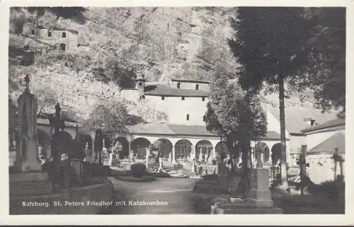 Salzbourg, le cimetière de Saint-Pierre, les catacombes, incurvé