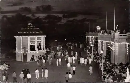 Borkum, soirée sur la promenade de la mer du Nord, bain de mer, non-roulé