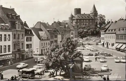 Mayen, Marktplatz mit Genovevaburg, gelaufen