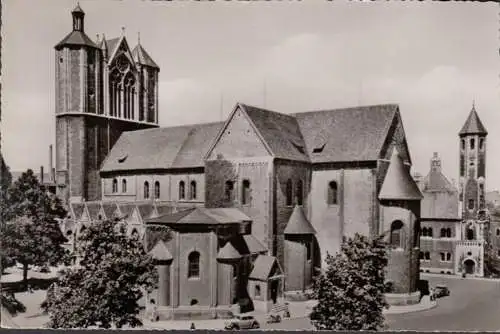 Brunswick, Dom vu de la place Wilhelmsplatz, incurvée