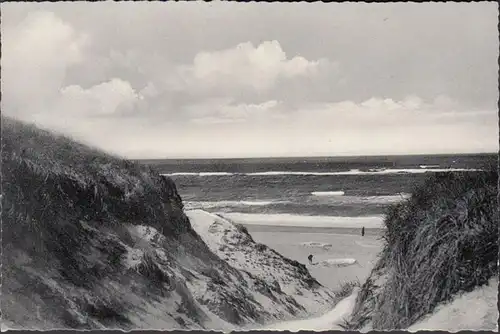 Norderney, vue sur la mer à travers les dunes, incurvée