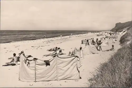 Bain de la mer Baltique Dranske, plage sur Bakenberg, non-roulé