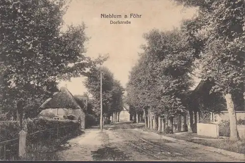 Föhr, Nieblum, Route du village, incurvée