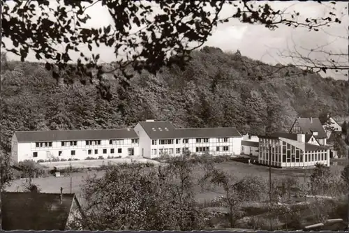 Cadavres, lieux de formation des filles, incurvés