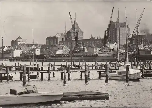 Port Rostock, bateaux, vue sur la ville, couru