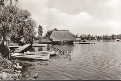 Cracovie au bord du lac, hangar, bateaux, couru en 1983