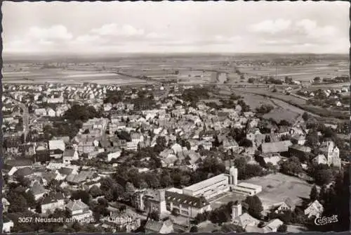 Nouvelle ville sur les montagnes des betteraves, photo aérienne, incurvée