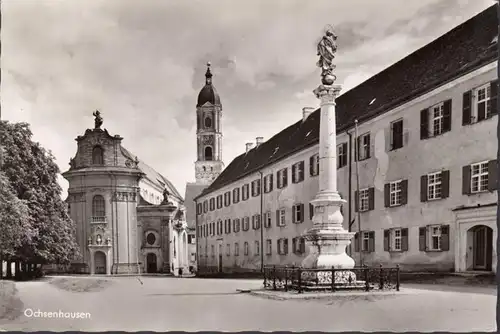 La place de l'église avec la colonne de Marie, ancienne abbaye bénédictine de la Reich, incurvée