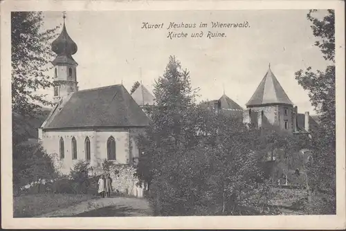 Neuhaus dans la forêt viennoise, église et ruines, couru