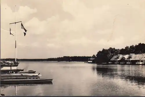 Wusterhausen, maisons de bateau au lac de Klempow, couru en 1959