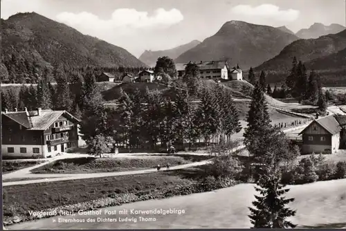 Déchirure avant, Auberge Post avec des montagnes Karwendel, incurvée