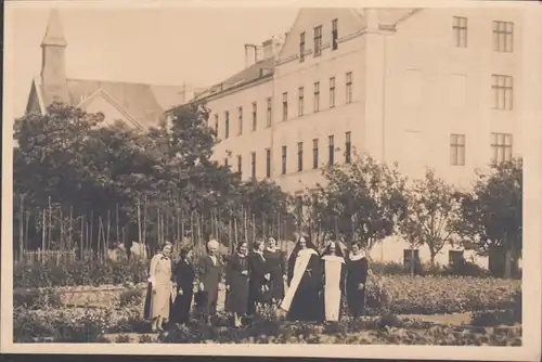 Stadlau, monastère, nonnes dans le jardin, incurable