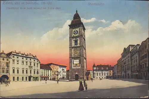 Enns, Stadtplatz mit Stadtturm, gelaufen