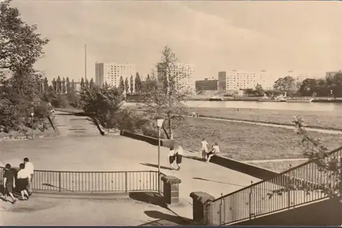 Dresden, Neubauten an der Elbe, gelaufen 1968