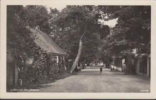 Neuglobsov, vue de rue, incurvée