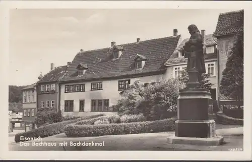 Ferenach, maison abdominale avec monument au ruisseau, incurable