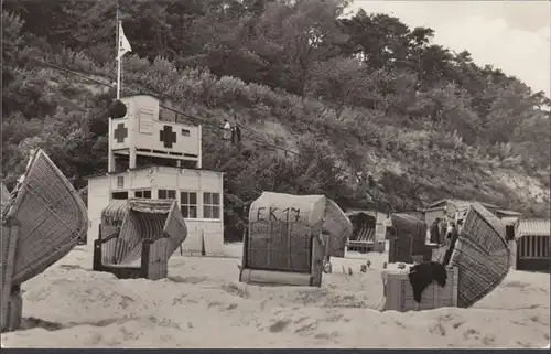 Koserow, station de sauvetage sur la plage, paniers de plage non roulés