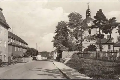 AK Oppurg, Straßenpartie mit Kirche, gelaufen 1975