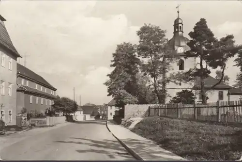 Oppurg, vue sur la route avec l'église, couru en 1975
