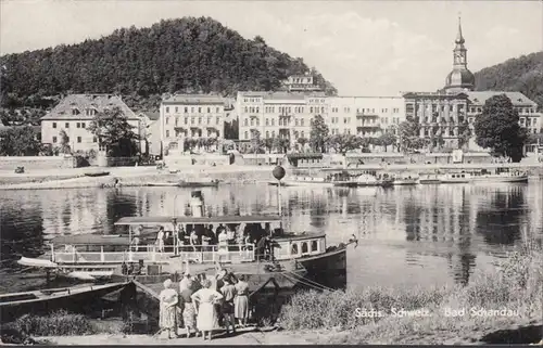 Bad Schandau, quai de bateau, bateaux, vue sur la ville, incurvée