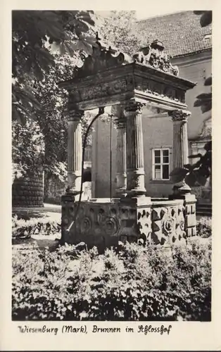 Wiesenburg, fontaine dans le château, incurvée