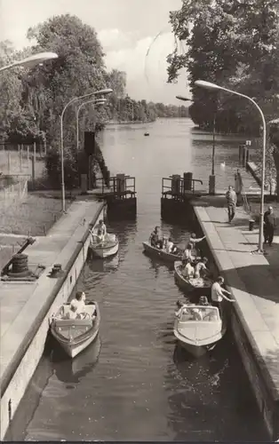 Le roi Wusterhausen, l'écluse, les bateaux, couru en 1976