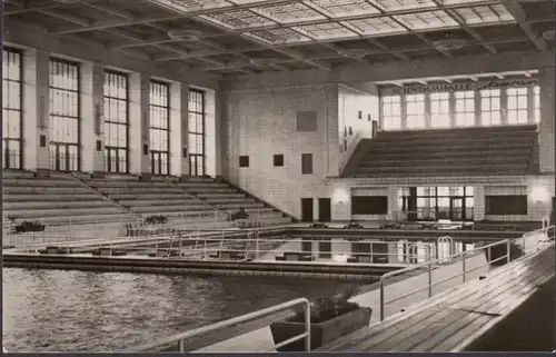 Rostock, Schwimmhalle, Innenansicht, ungelaufen