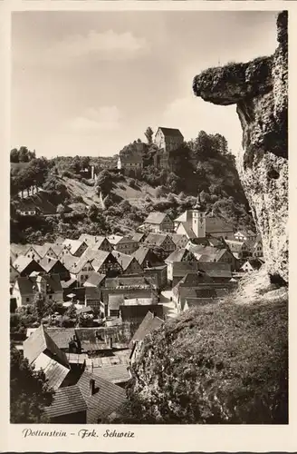 Pottenstein, vue de la ville, incurvée