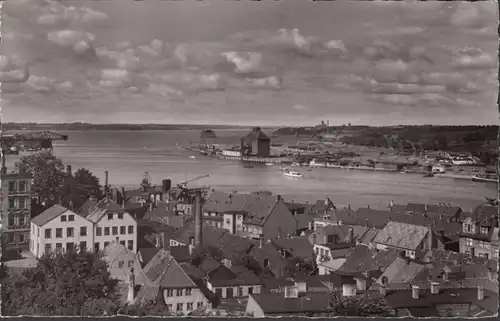 Flensburg, entrée dans le port, incurvée