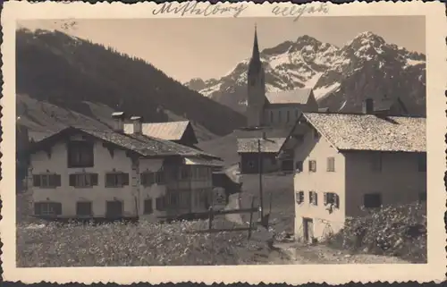 Mittelberg, Dorfansicht mit Kirche, gelaufen