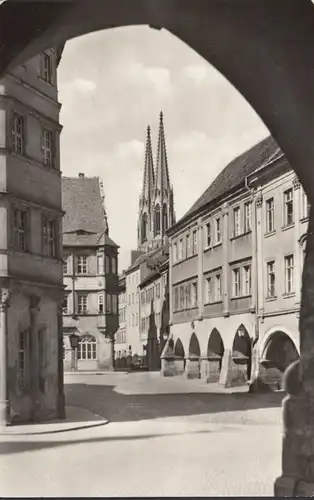 Görlitz, les feuilles au sous-marché avec l'église Saint-Pierre, incurable