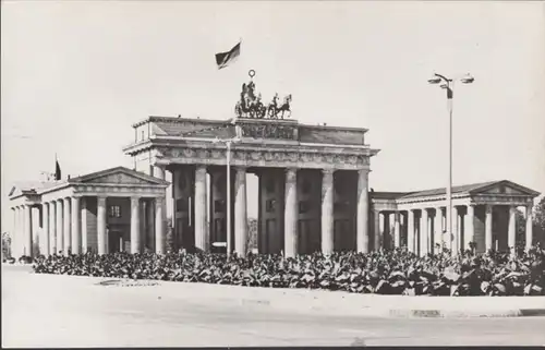 Berlin, Brandenburger Tor, RDA, inachevé
